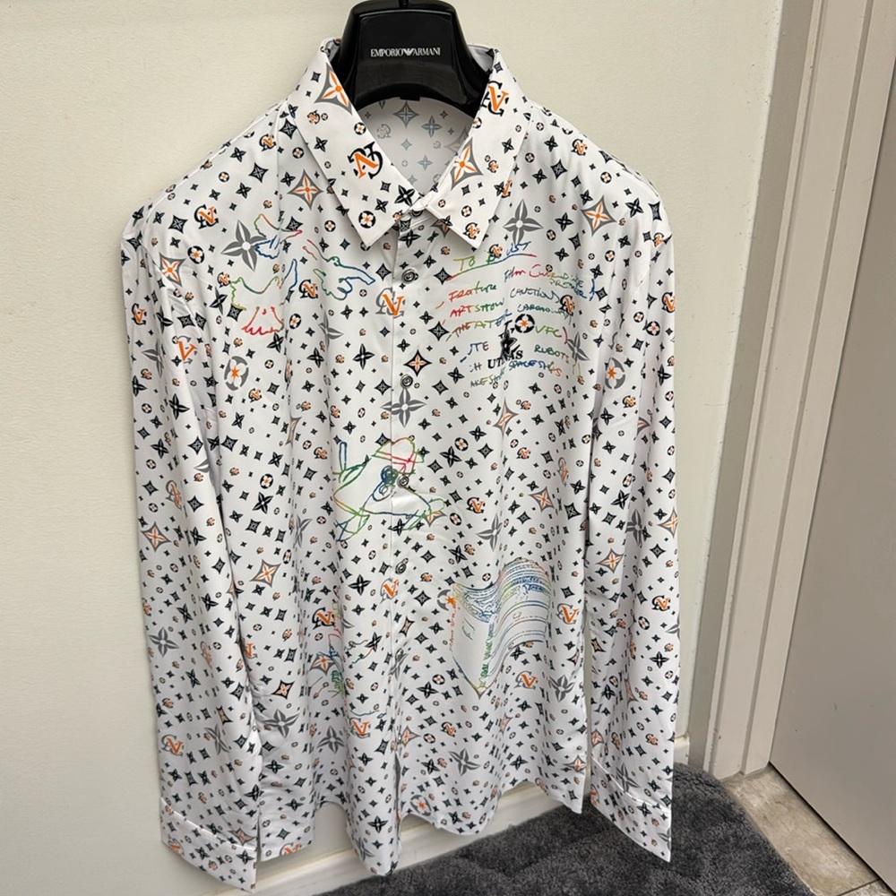 Multi color travel print shirt Asian 5x =USA XL relax fit ,